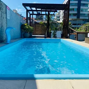 Casa de Férias Residencial Com Piscina Possui Jacuzzi Aquecida Com Hidromassagem, Bombinhas
